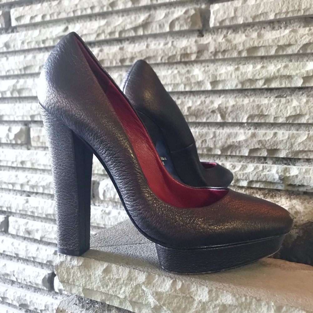 Charles Jourdan Pumps